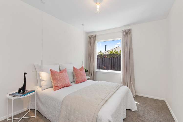 10 Esher Place Saint Martins_14