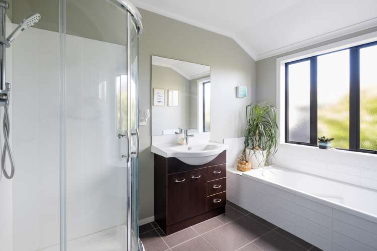 5 Ashington Grove Huntington_16