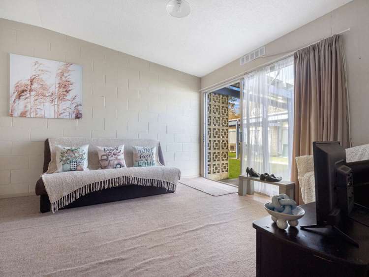 2/100 River Road Hamilton East_3