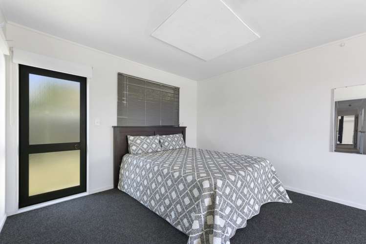 39 Lord Auckland Road Wakefield_15