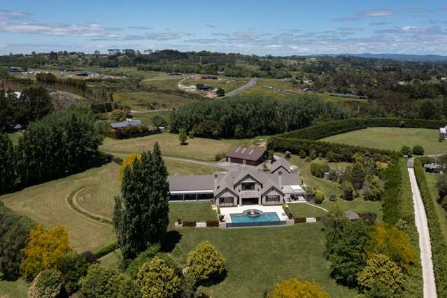 Luxury Trophy Lodge on acreage - Coatesville