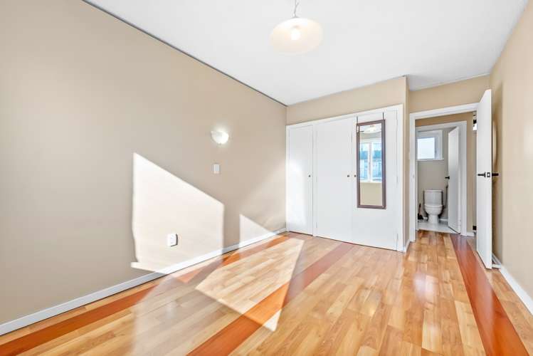 2/35 Campbell Terrace Petone_5