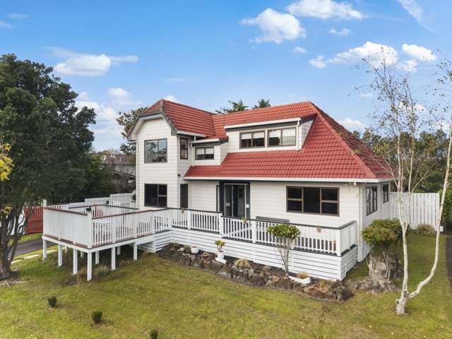 5 Bedroom Home with Pool & Stunning Views