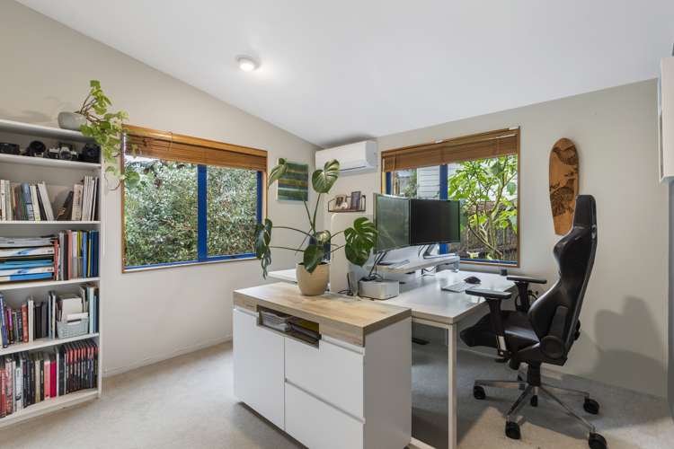 2/15 Emirau Place Glenfield_12