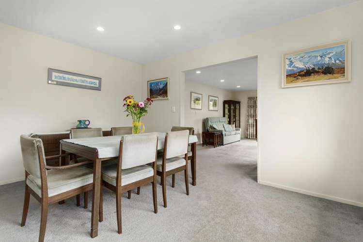 1 Colin Grove Hutt Central_4