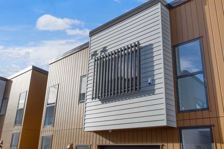 8/196 Royal Road Massey_2