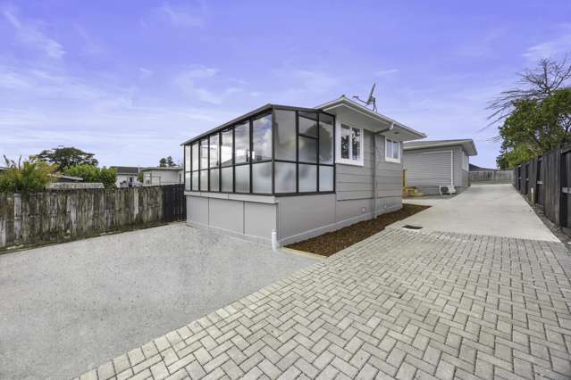 Freehold - Fully renovated - Move In Ready