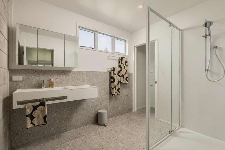 28 Highgrove Drive Grandview Heights_17