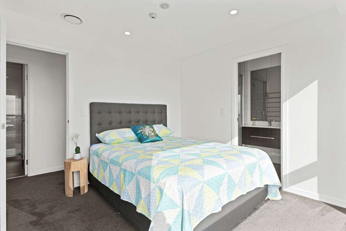 1004/8 Lakewood Court_4