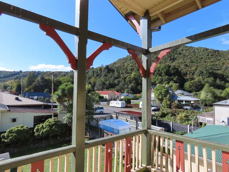 28 Broadway Reefton_15