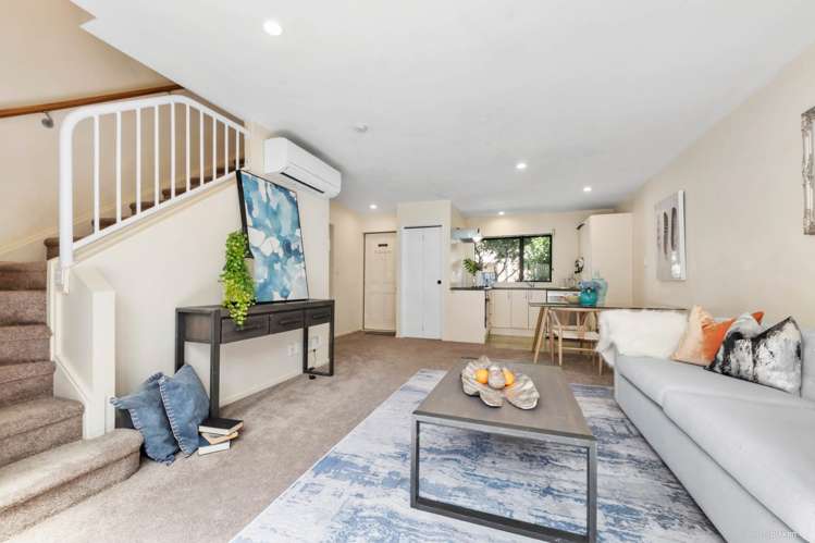 18/1 Melview Place_2