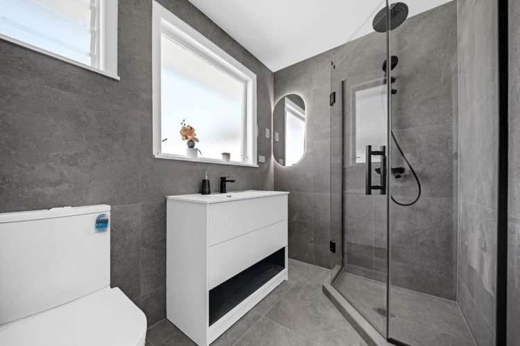 9 Colmar Road Mellons Bay_8