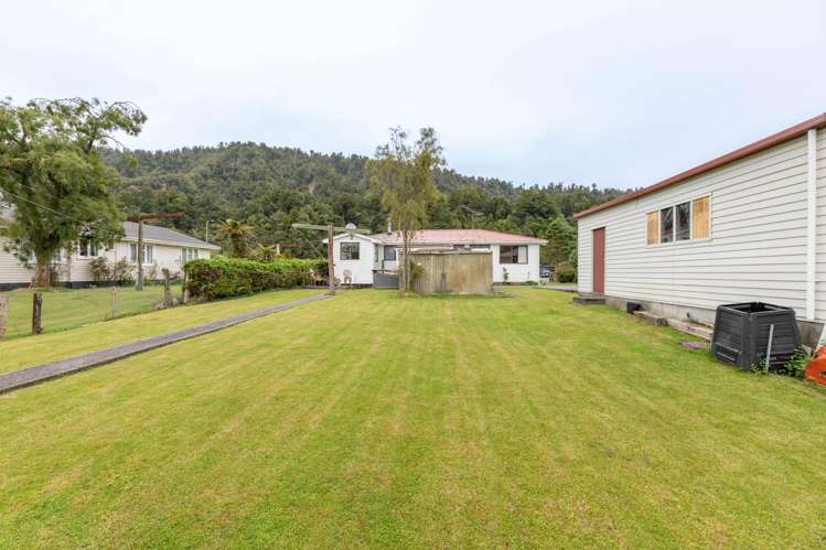 80 Main Road Harihari_19