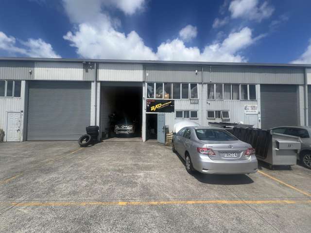 160sqm industrial unit - Pakuranga