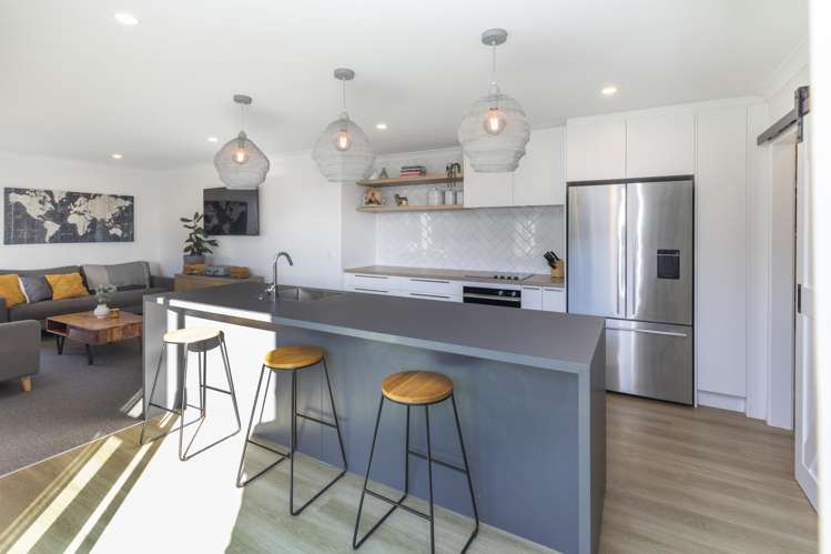 160 Southfield Drive Lincoln_2