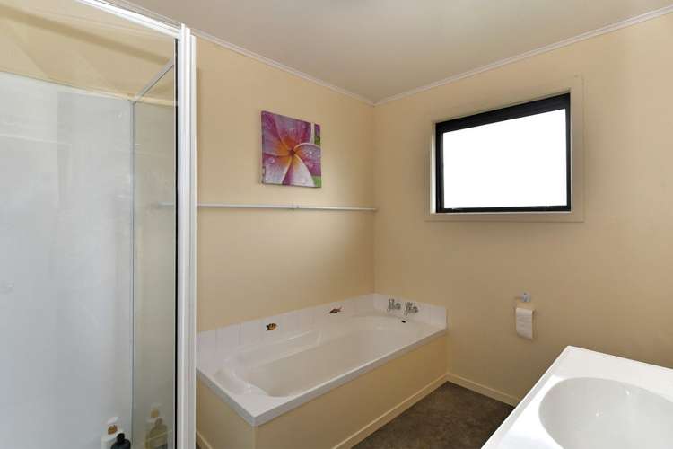 40 Saint Lawrence Street Toi Toi_13