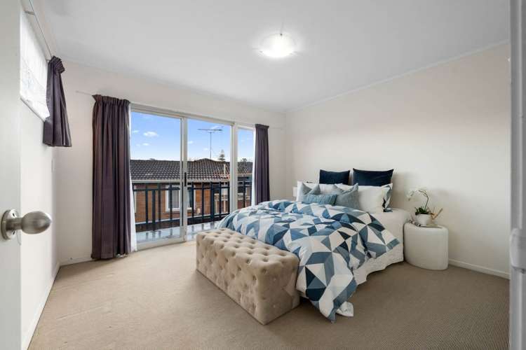 2/30 Whiteacres Drive Sunnyhills_11