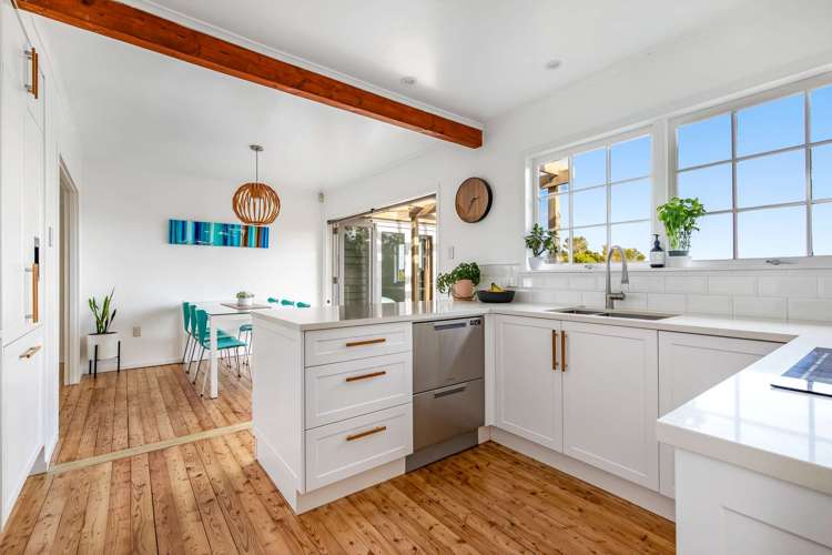 121 Vipond Road Stanmore Bay_3