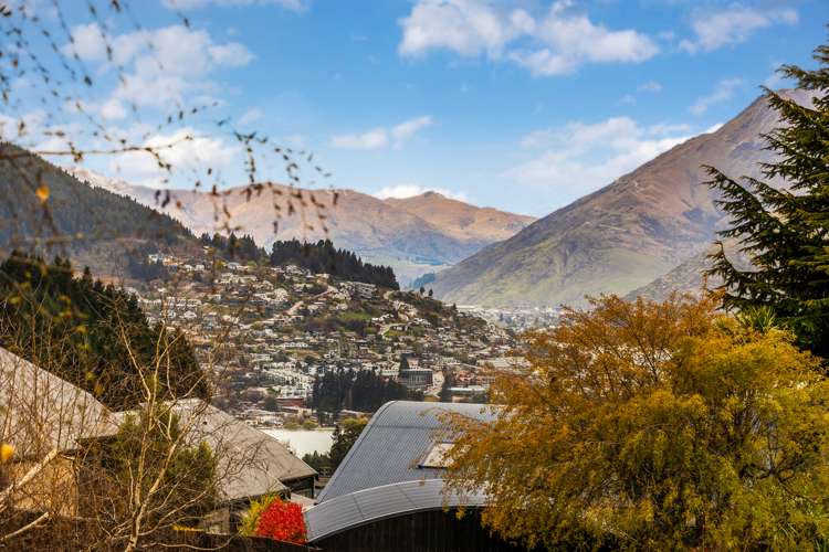 14 Avalon Crescent Fernhill/Sunshine Bay_11