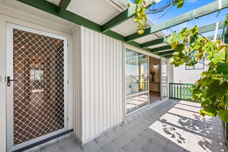 10 Borrowdace Avenue Botany Downs_32