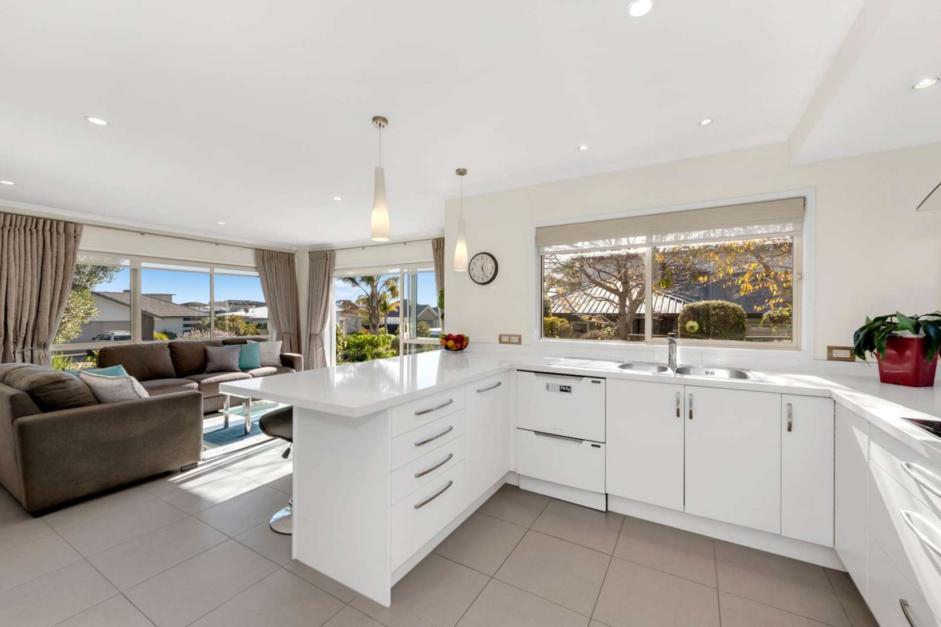 1 Defender Crescent Beachlands_0