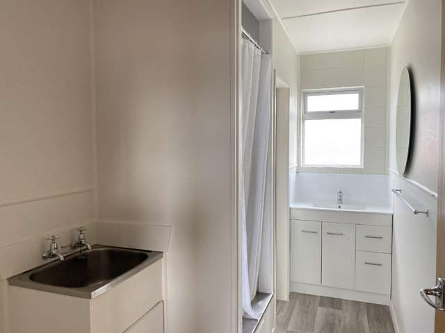 2/4 June Place 1074_4