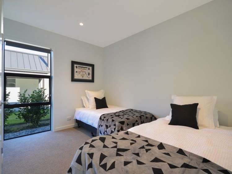 50 Falconer Rise Jacks Point_11