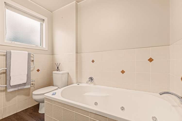 8a Nayland Street Sumner_13