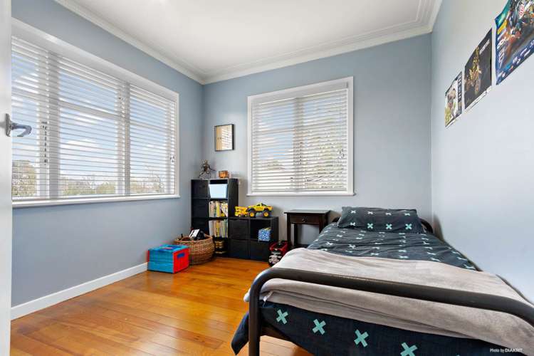 1 Merville Avenue Te Atatu South_11