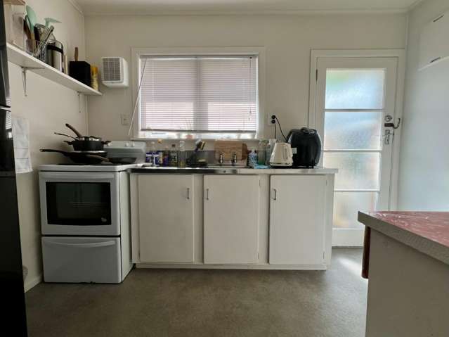 2/63a Landscape Road Mount Eden_3