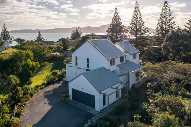 Immaculately Renovated Raumati Beach Retreat