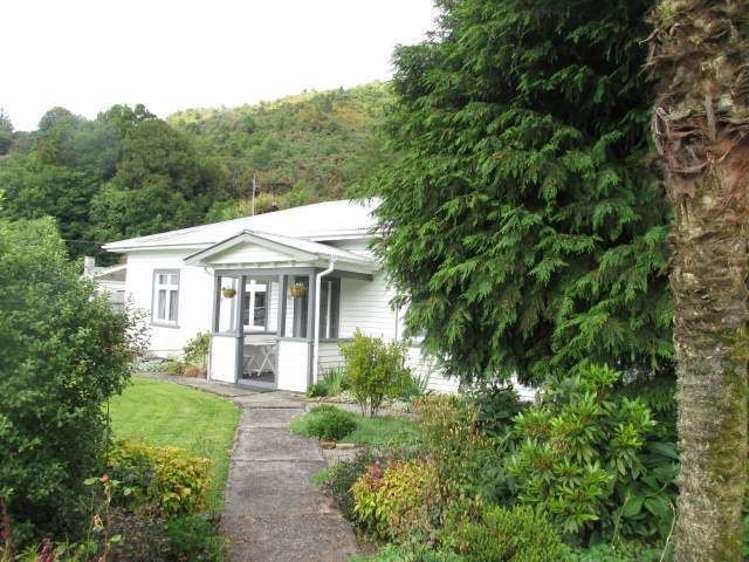 14 Broadway Reefton_22