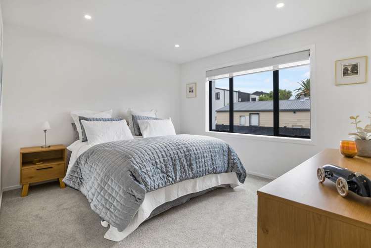 302 Jack Lachlan Drive Beachlands_16