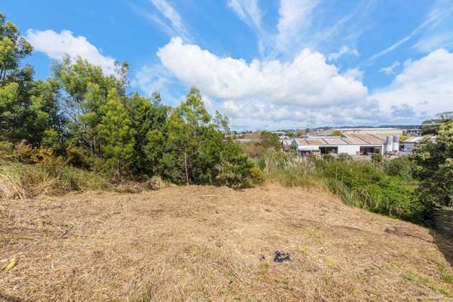 Special Price – 723m² Land in Avondale!