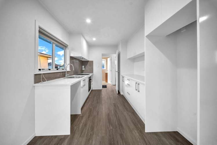 24 Laxon Avenue Otara_13