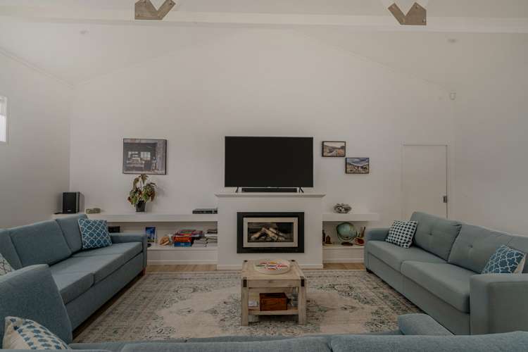 15 Ajax Head Pauanui_5