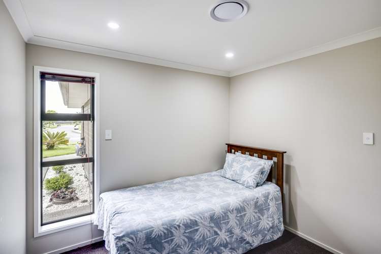 19 Arbuckle Road Frimley_8