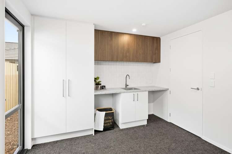 23 Carnaveron Drive Lincoln_21