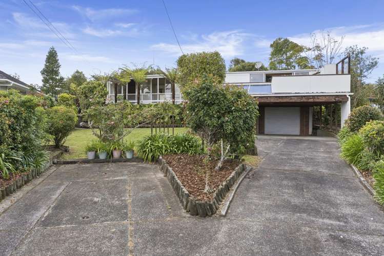 29 Highland Avenue Titirangi_3