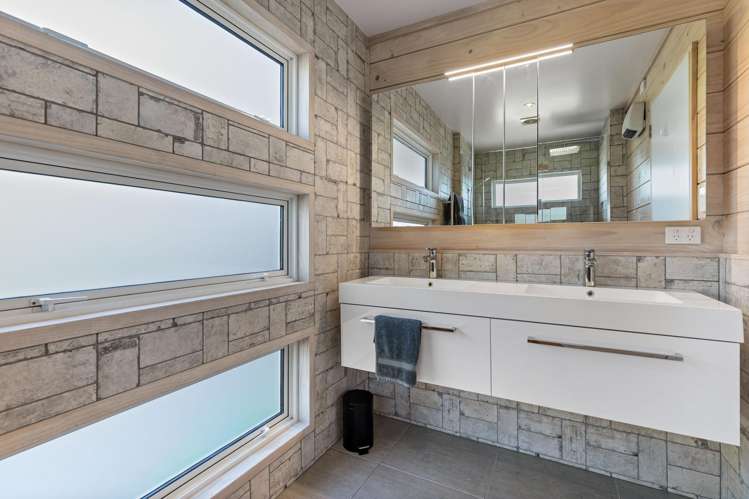 93 Oaia Road Muriwai_33