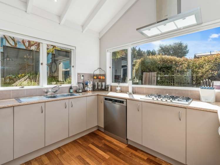 65 Wynyard Crescent Fernhill/Sunshine Bay_11