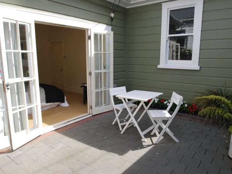 10 Scarborough Terrace Mount Victoria_17