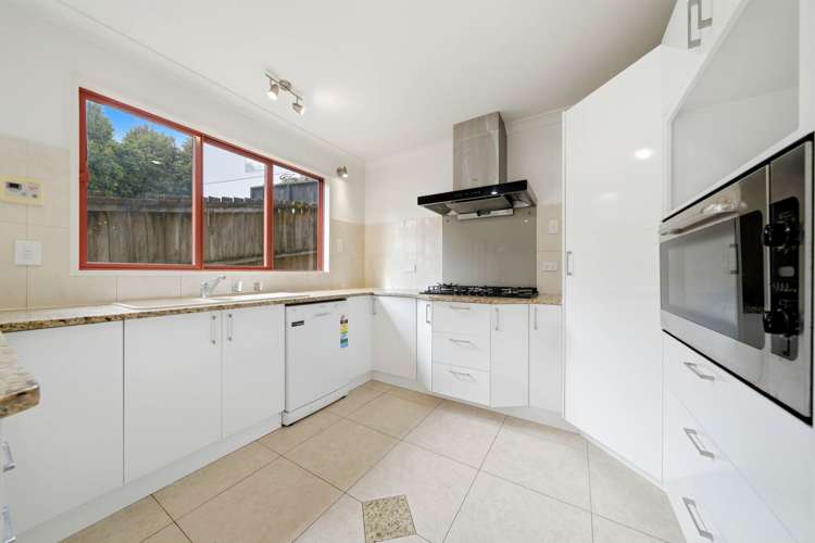 2/72 Heathcote Road Castor Bay_6