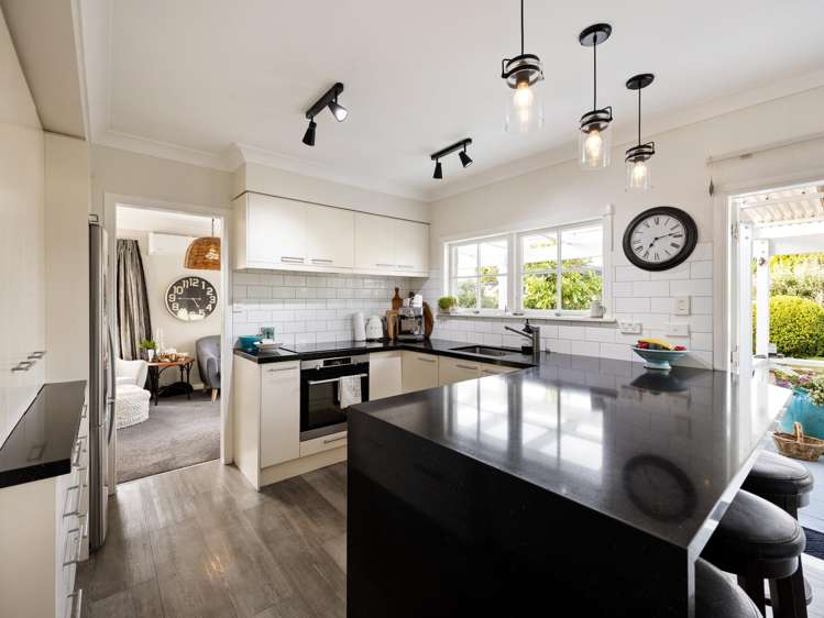 992 River Road Queenwood_3