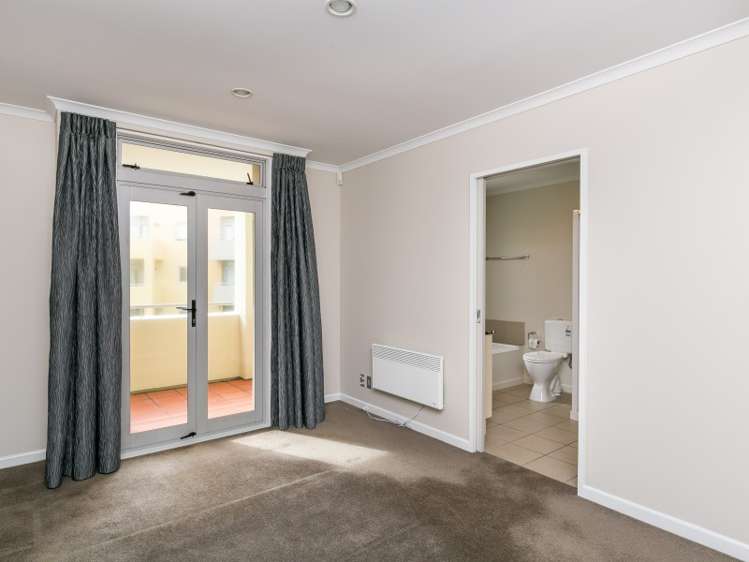 72/305 Evans Bay Parade Hataitai_3