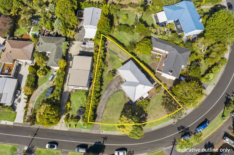 15 Highland Avenue Titirangi_19