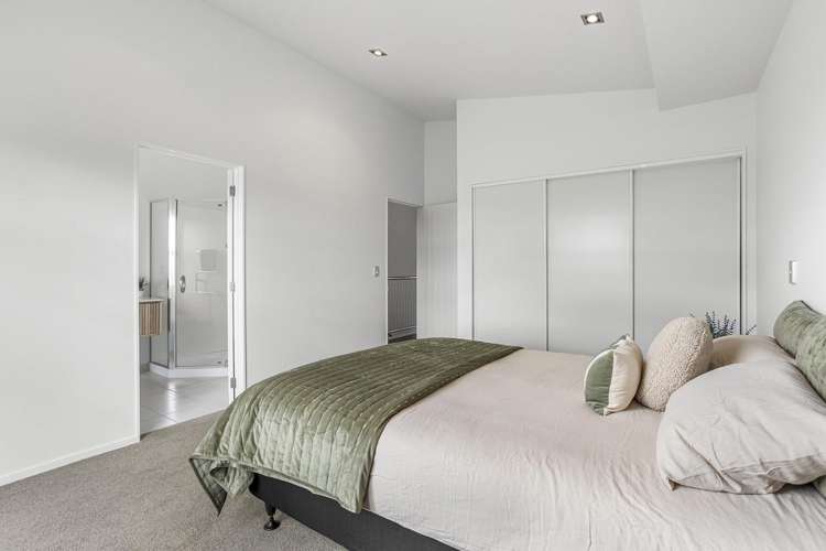 20/40 Scarlet Oak Drive Schnapper Rock_11