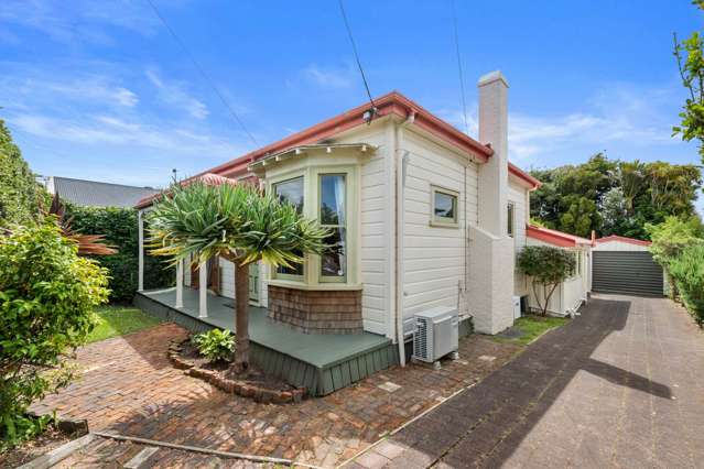 FAMILY VILLA IN THE HEART OF OUR SEASIDE VILLAGE