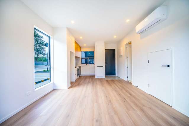 8/85 Cascades Road Pakuranga Heights_4