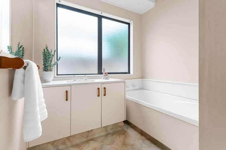 23 Kingsway Crescent Forest Lake_13